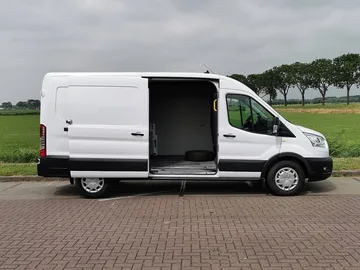 Transportør Varebil Ford Transit i Antwerpen Belgia